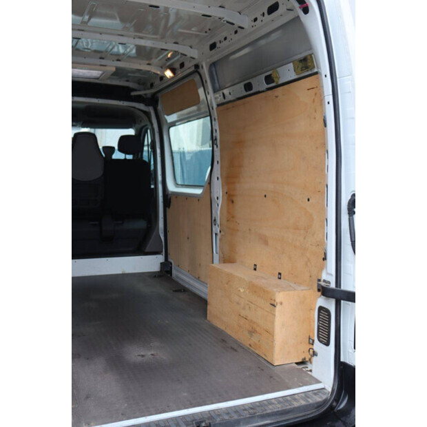 2016 رينو Master-44909765