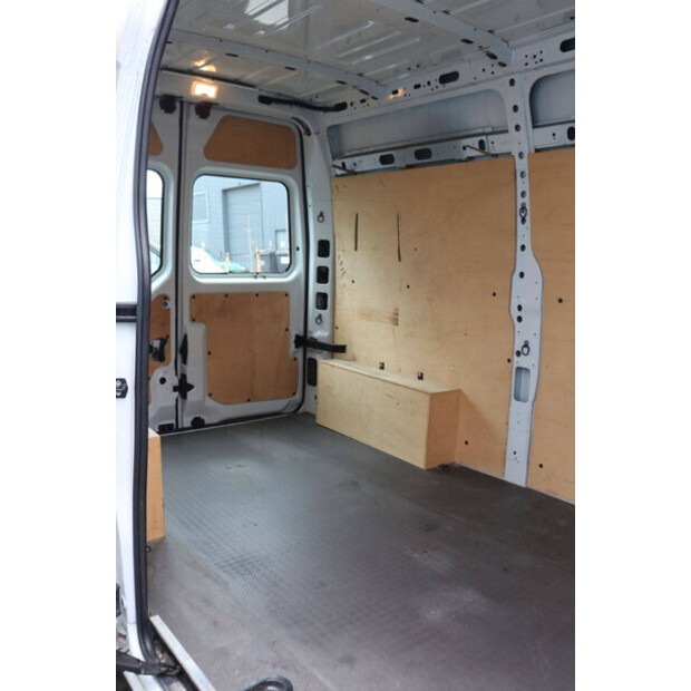 2016 رينو Master-44909769