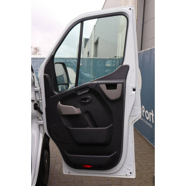 2016 رينو Master-44909771