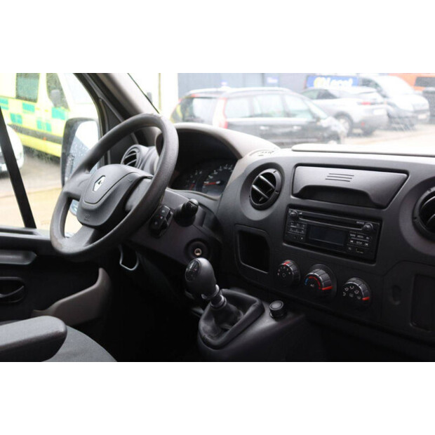 2016 رينو Master-44909772