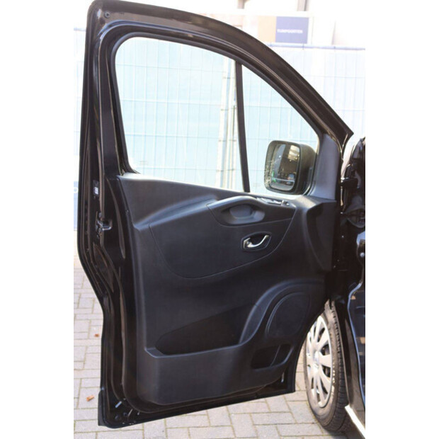 2020 Renault Trafic-44909857