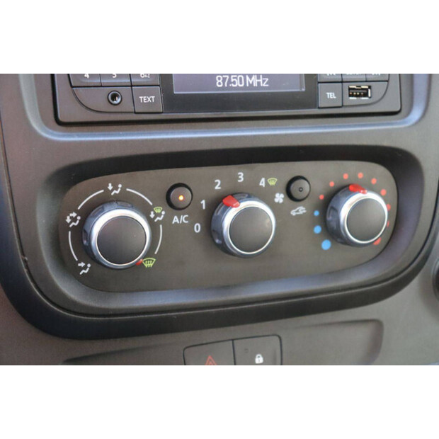 2020 Renault Trafic-44909865