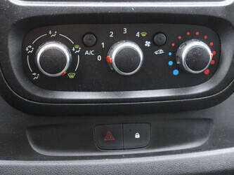 renault-trafic-1404540-44910074