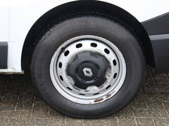 2020-renault-trafic-1404541-44910105