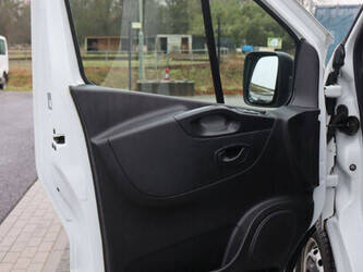 2020-renault-trafic-1404541-44910110