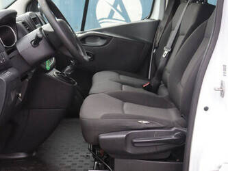 2020-renault-trafic-1404541-44910111