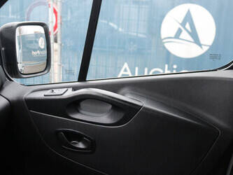 2020-renault-trafic-1404541-44910116