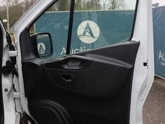 2020-renault-trafic-1404541-44910130