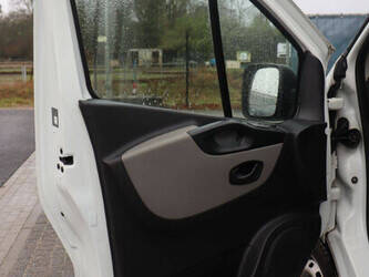 2019-renault-trafic-1404543-44910196