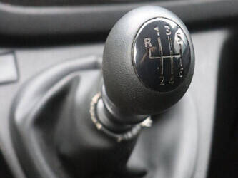 2019-renault-trafic-1404543-44910203