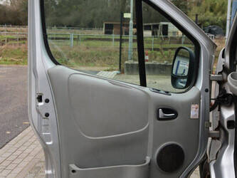2007-opel-vivaro-2-2-0cdti-1404544-44910255