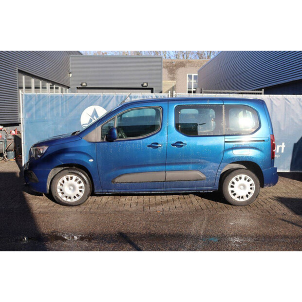 2021 أوبل COMBO-44910337