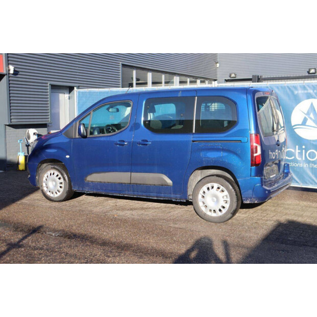 2021 أوبل COMBO-44910338