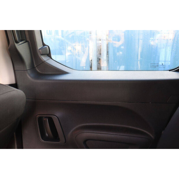 2021 أوبل COMBO-44910365