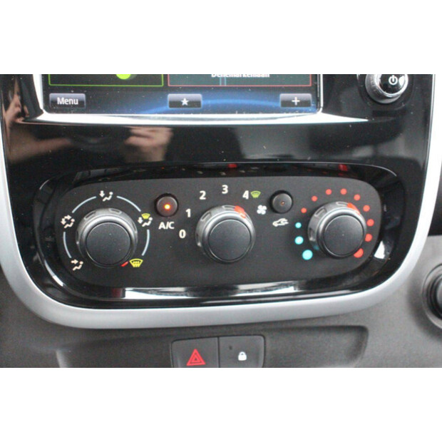 2018 Renault Trafic-44910558