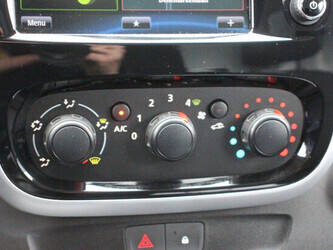 2018-renault-trafic-1404550-44910558