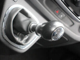 2018-renault-trafic-1404550-44910559