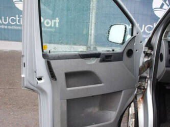 2009-volkswagen-transporter-1404551-44910581