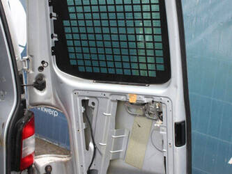 2009-volkswagen-transporter-1404551-44910587