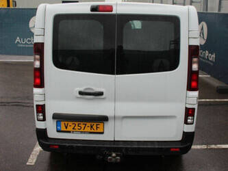 2017-renault-trafic-1404556-44910786