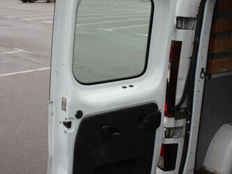 2017-renault-trafic-1404556-44910800