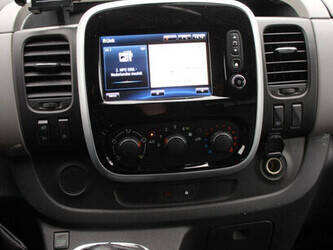 2017-renault-trafic-1404556-44910820