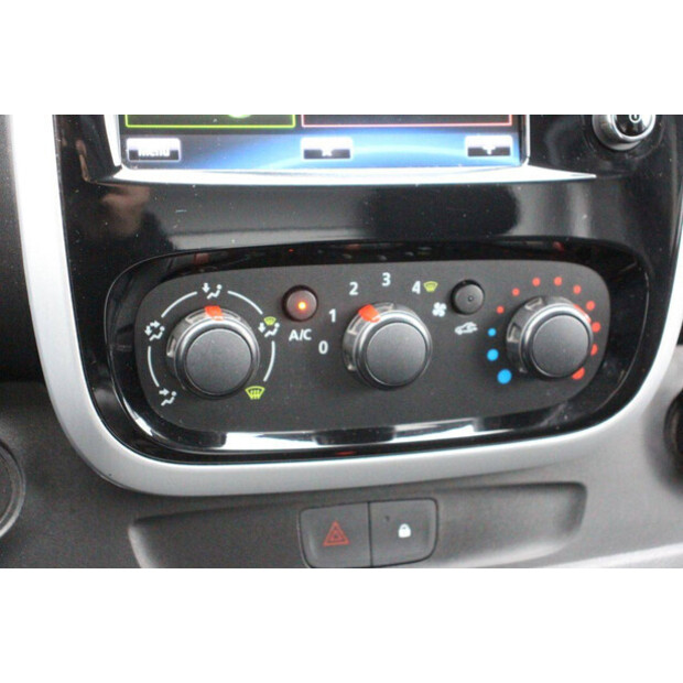 2018 Renault Trafic-44910871