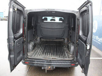 2016-renault-trafic-1404559-44910937