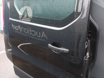 2016-renault-trafic-1404559-44910945