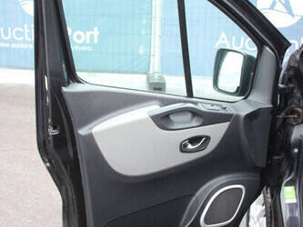 2016-renault-trafic-1404559-44910952