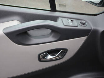 2016-renault-trafic-1404559-44910953