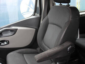 2016-renault-trafic-1404559-44910959