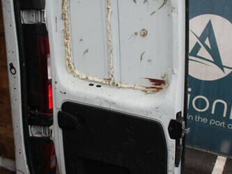 2018-renault-trafic-1404561-44911034