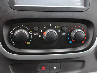 2018-renault-trafic-1404561-44911050