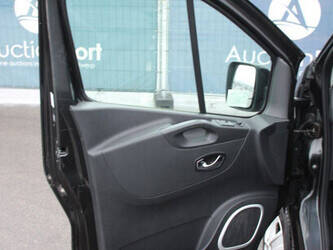 2015-opel-vivaro-1404562-44911082