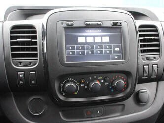 2015-opel-vivaro-1404562-44911092