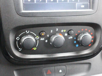 2015-opel-vivaro-1404562-44911093