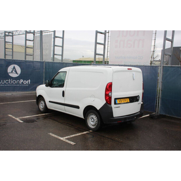 2013 أوبل COMBO-44911098