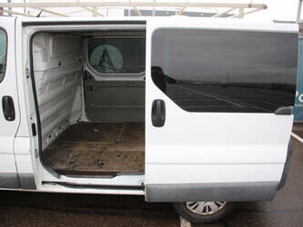 2011-opel-vivaro-2-5-cdti-44911256