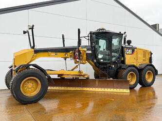 صورة ل كريدرات 2018 كاتربيلر 140M3