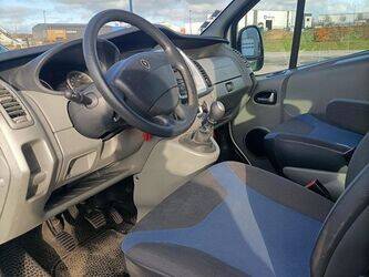 2011-renault-trafic-1404643-44925477