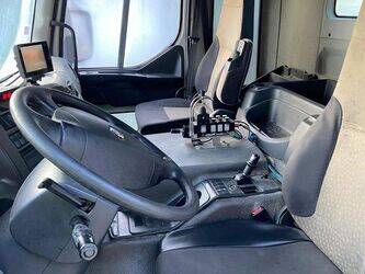 2011-renault-premium-1404284-44925571