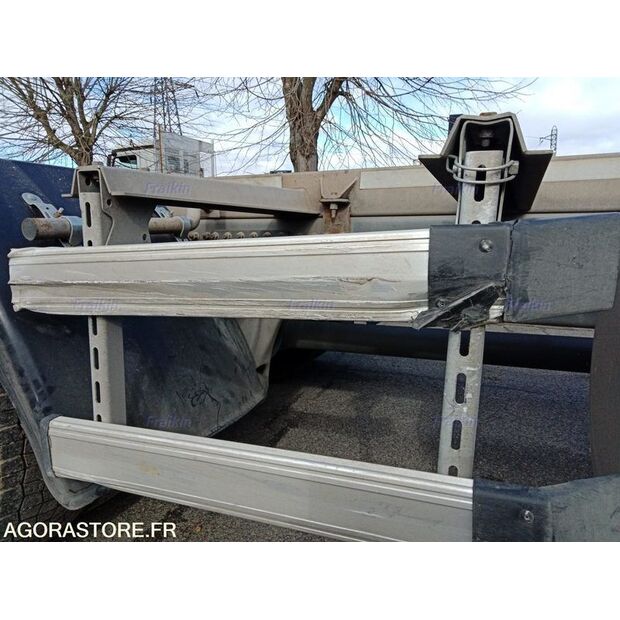 2016 Renault C-44938924