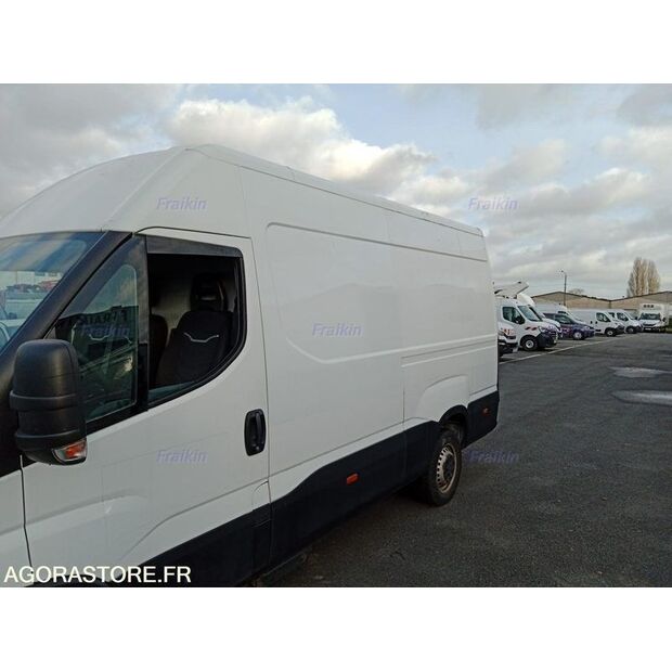 2019 Iveco 35S14N-44938969