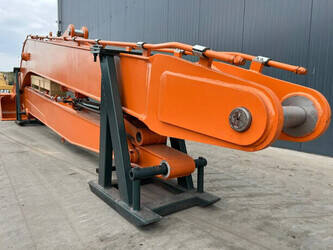 2025-hitachi-zx220-1404802-44940223