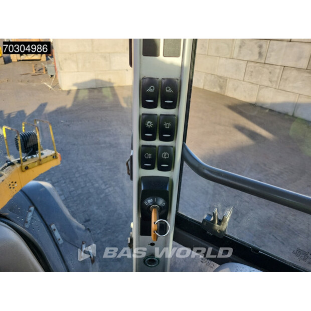 2013 فولفو L70G-44940920