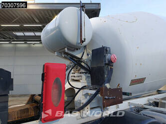 2017-mercedes-benz-arocs-3240-1404859-44940957