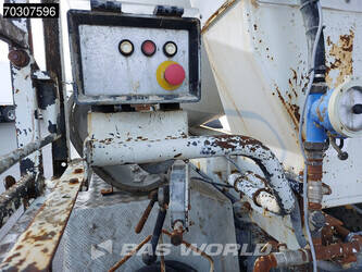 2017-mercedes-benz-arocs-3240-1404859-44940961