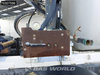 2017-mercedes-benz-arocs-3240-1404859-44940963