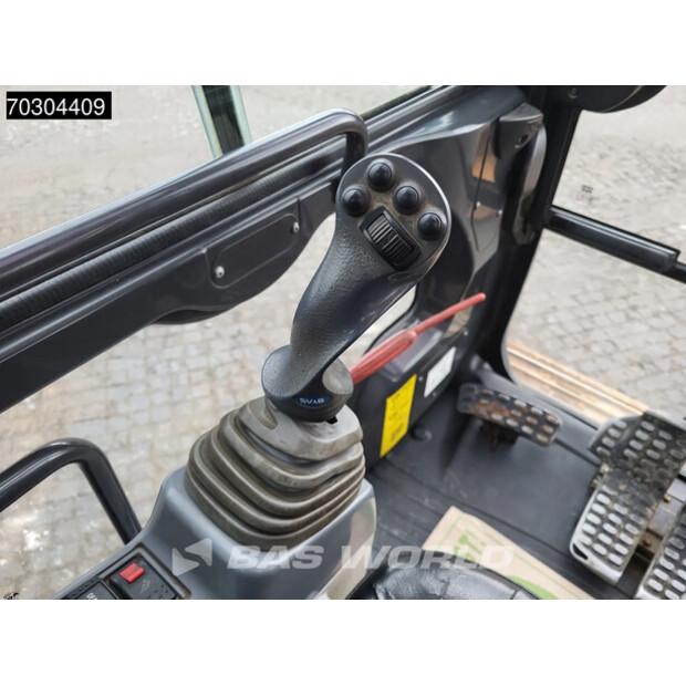 2015 Hitachi ZX210LC-5B-44945484